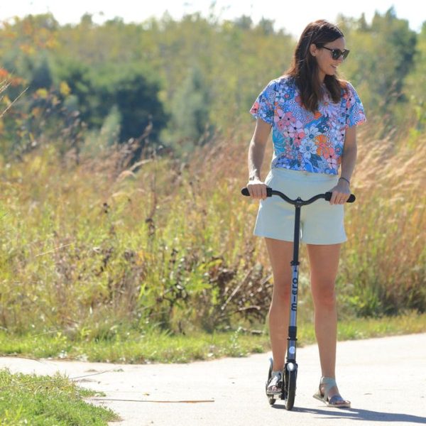 micro-kickboard-outdoor-micro-classic-scooter-black-neochrome-32481359429719_720x-4 micro-kickboard-outdoor-micro-classic-scooter-black-neochrome-32481359429719_720x-4