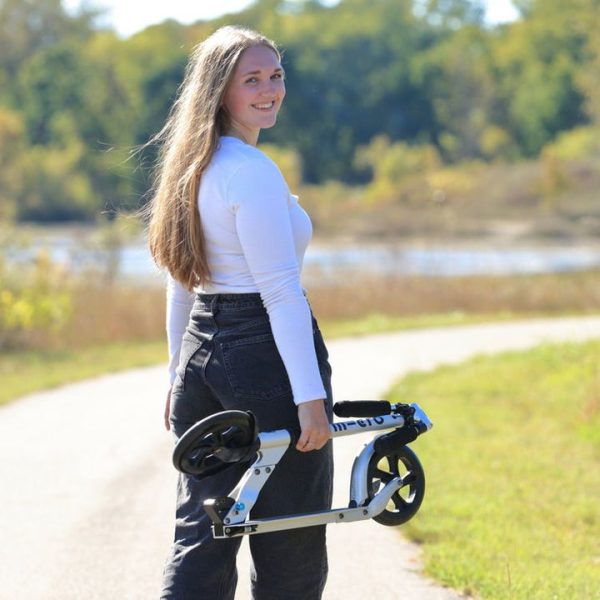 micro-kickboard-outdoor-micro-classic-scooter-matte-silver-32481357004887_720x-3 micro-kickboard-outdoor-micro-classic-scooter-matte-silver-32481357004887_720x-3